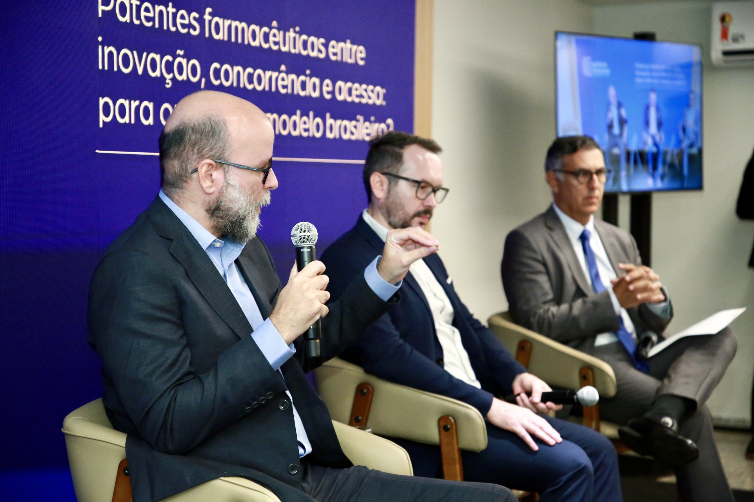 Inovação ou acesso? Anvisa, INPI e Cade debatem os limites das patentes de medicamentos